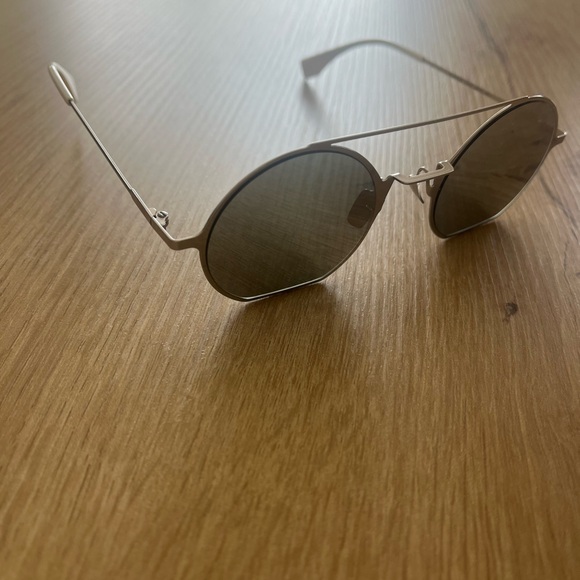 Fendi Sunglasses - Picture 4 of 7